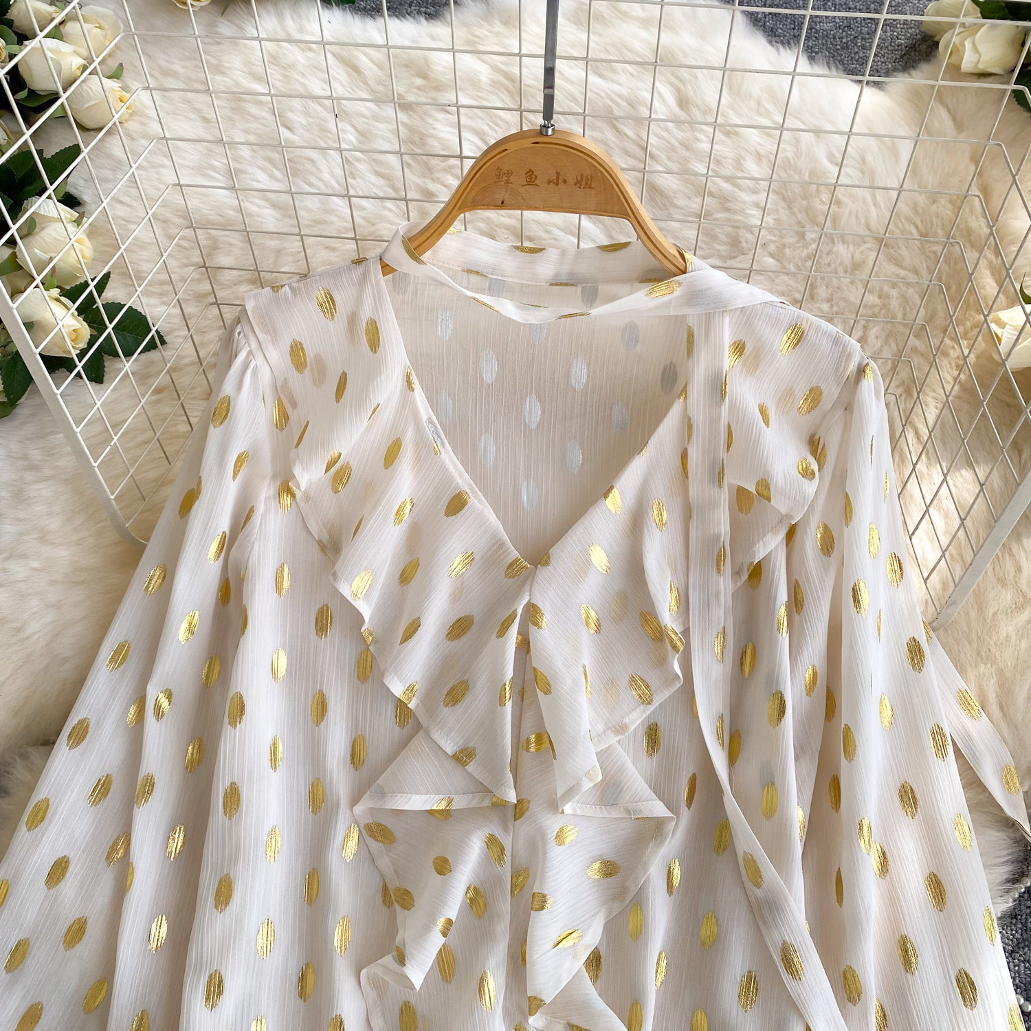 Camicia a pois stile francese con volant e fiocco manica lunga_voghion.com
