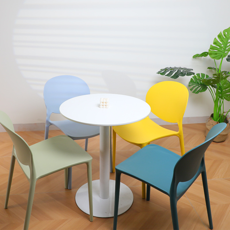 Nordic moda plástico comedor silla hogar respaldo silla apilable silla leche té tienda mesa y silla oficina negociación ocio