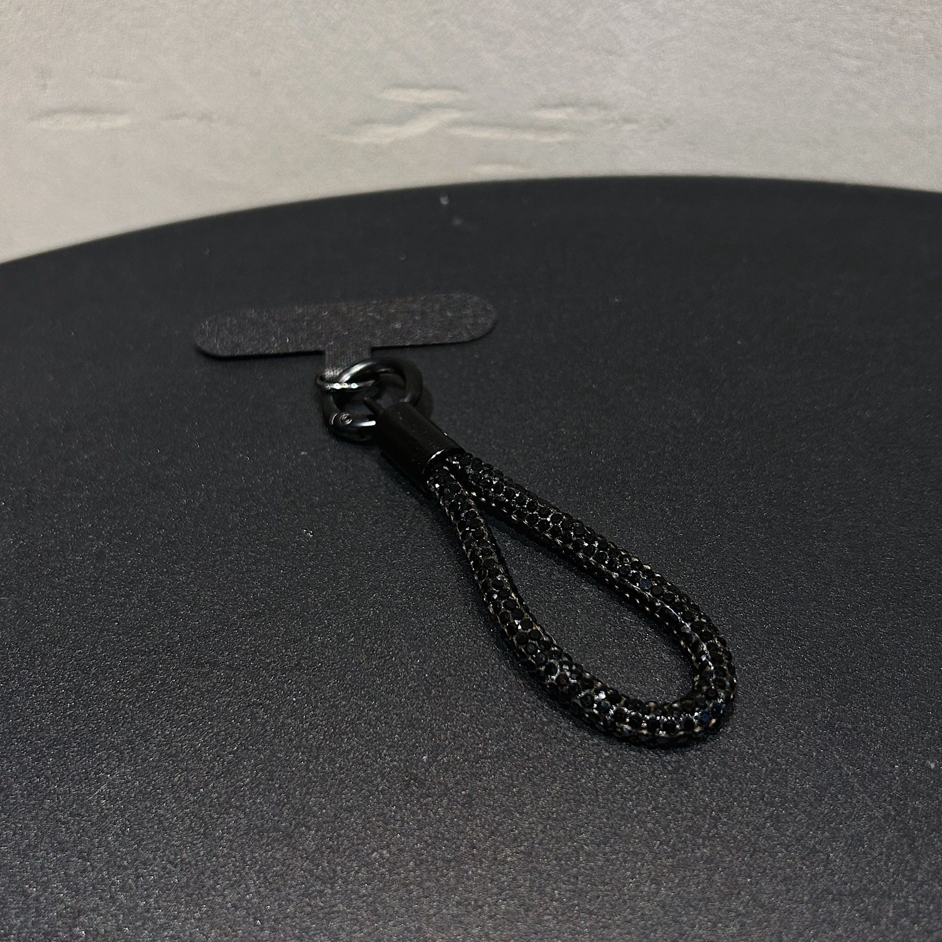 Colgante de diamante de alta sensación colorido perlas de diamante flash clip de teléfono móvil hebilla de metal resistente a la caída colgante de cadena corta resistente a la pérdida de cuello