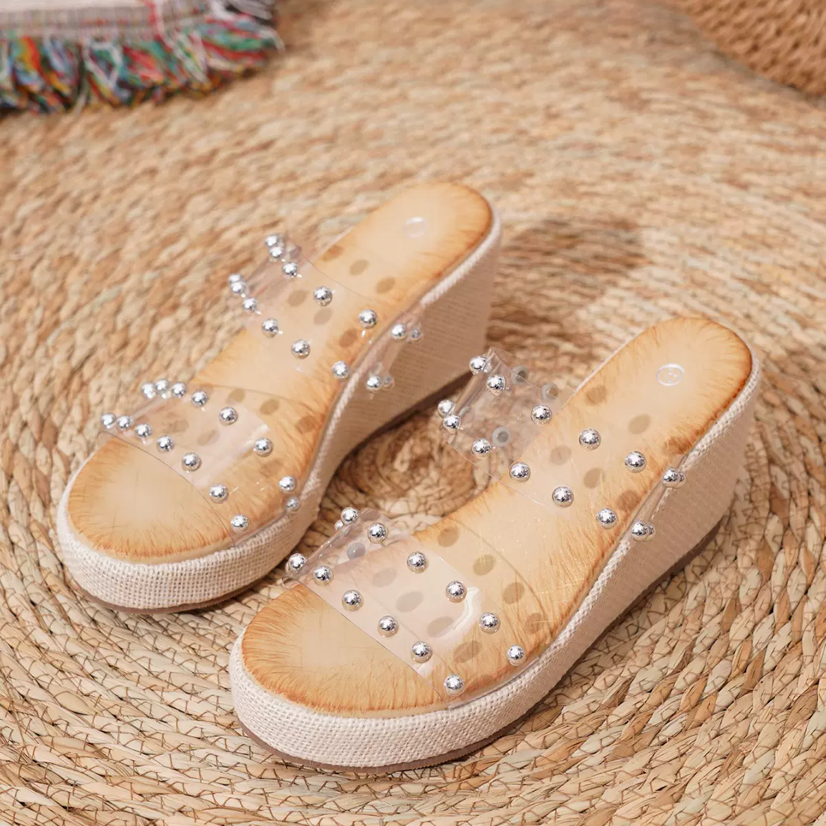 2024新款坡跟厚底女凉鞋防水台打钉简单休闲女鞋小香风珍珠拖鞋