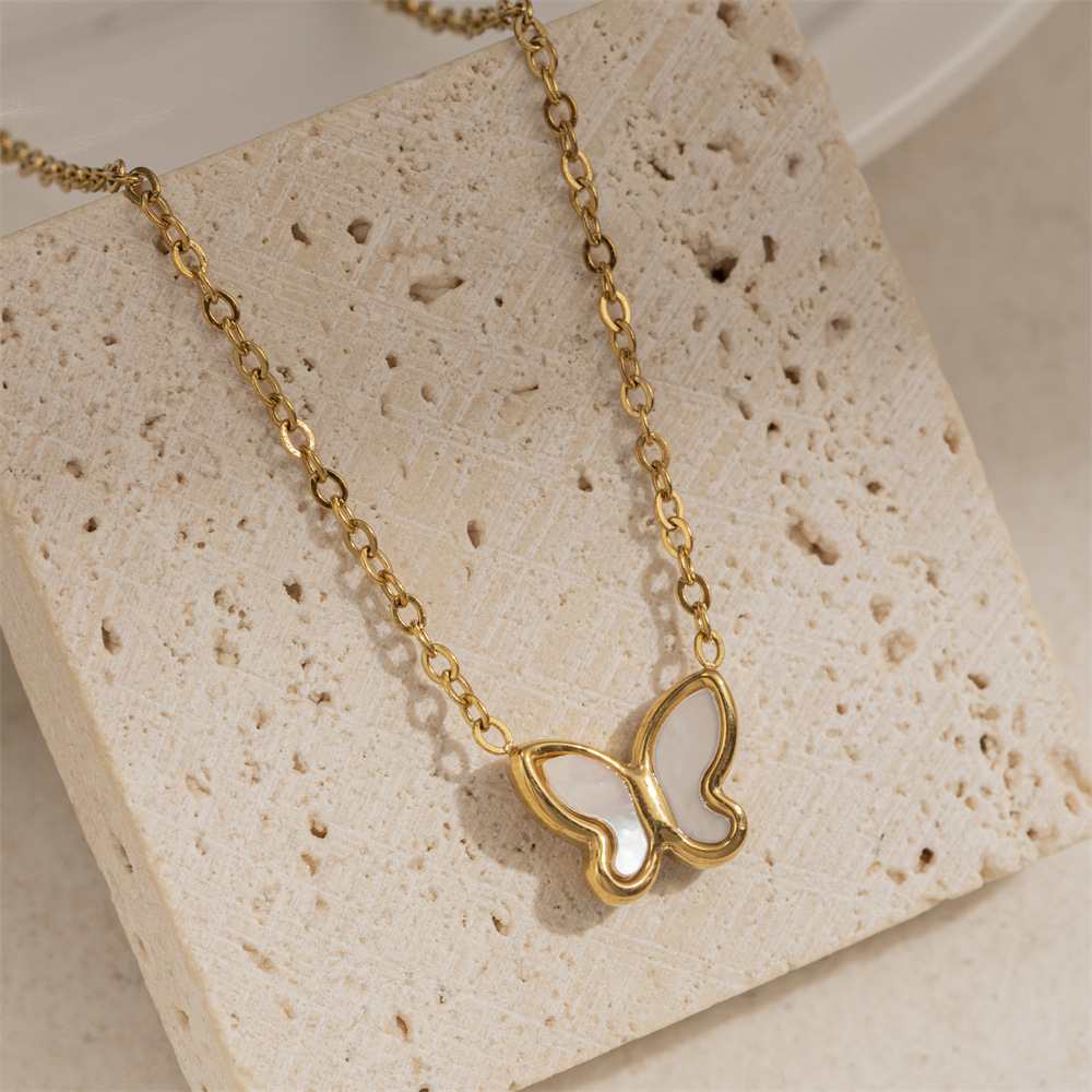 Taena collar de acero inoxidable de estilo europeo y americano apilado para llevar una cadena de clavícula de concha de mariposa de alta calidad para mujer al por mayor transfronteriza