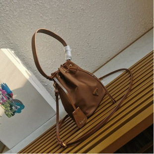 P���¿�ˮͰ��1BE067�M����������Ůʿ����