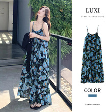 海边度假蓝色碎花吊带连衣裙女2025夏沙滩裙三亚泰国旅游拍照裙子