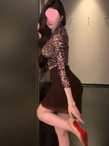 Early autumn, light luxury, high-end feeling, slimming, foreign style, leopard print, long-sleeved strap shirt + hip skirt two-piece set