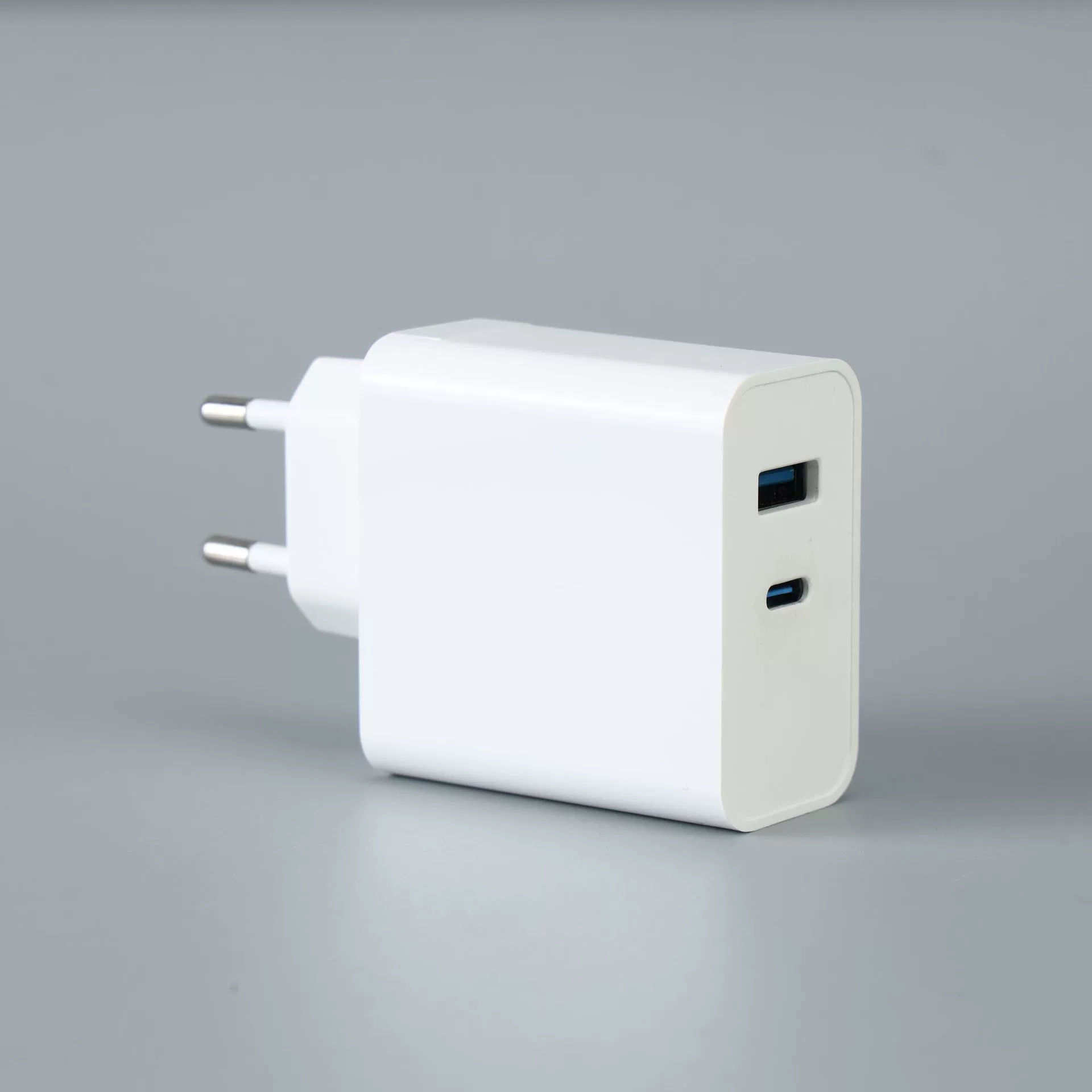 Зарядное устройство 65W для ноутбука и телефона, модель C1, 1A, с прищепками в комплекте