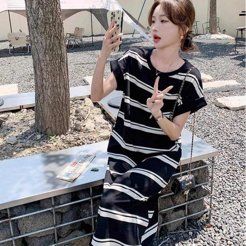 カジュアルなレトロなストライプのtシャツのワンピースの夏の大きいサイズの婦人服の独特な気質はゆったりしていて痩せています。|undefined