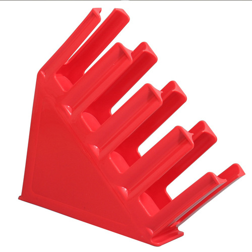 Coffee and milk tea shop takes plastic paper cups and puts disposable cup divider into one-piece take-out cup holder