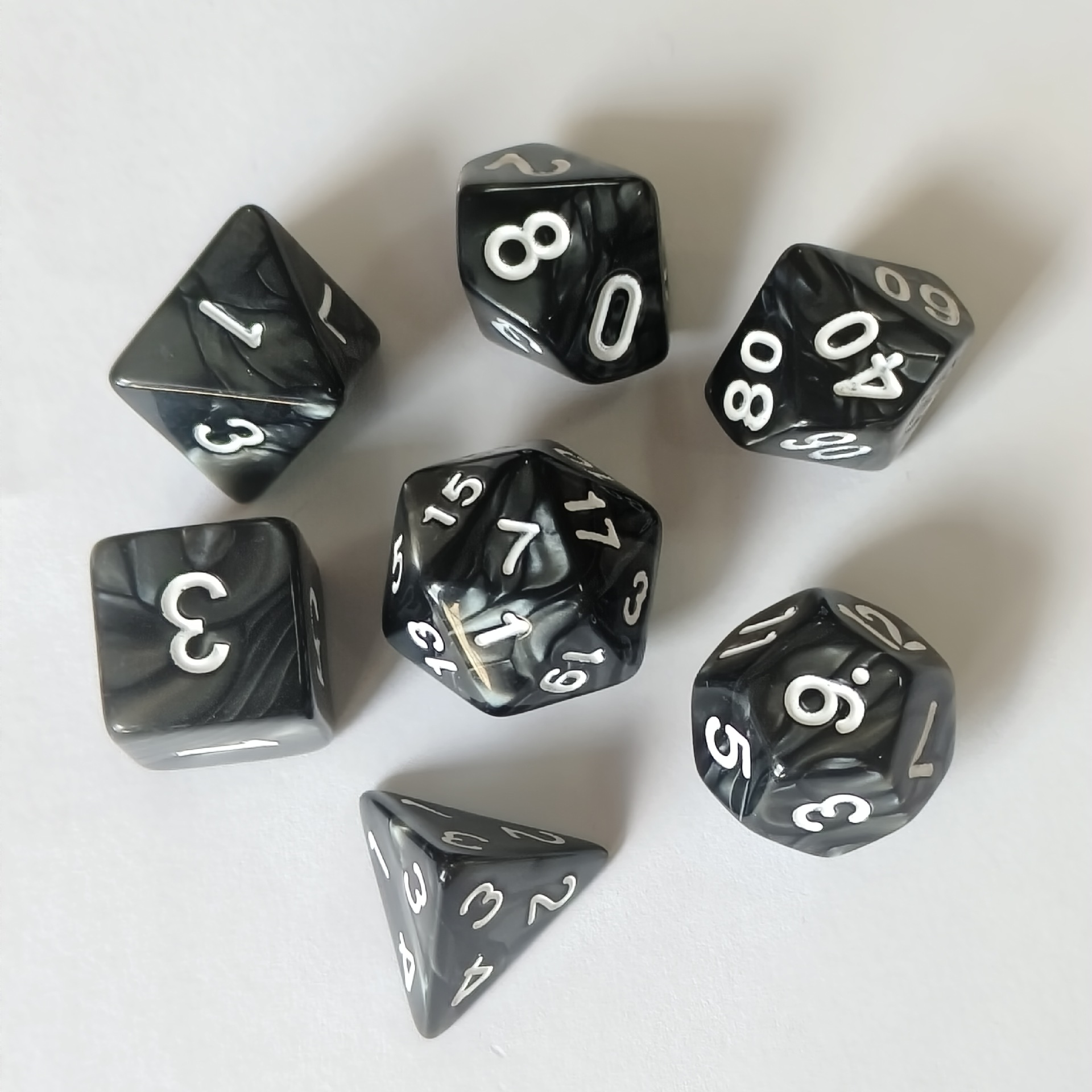 Set de siete piezas con patrón de perlas, tamiz multifacético, color de forma especial digital, color multifacético digital de comercio exterior, dados de grupo de ejecución