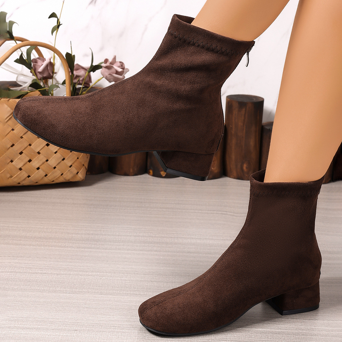 Botas Martin retrô de camurça, modelo slim, nova coleção de outono, tamanhos grandes, salto grosso, botas de cano curto com salto médio para mulheres._voghion.com
