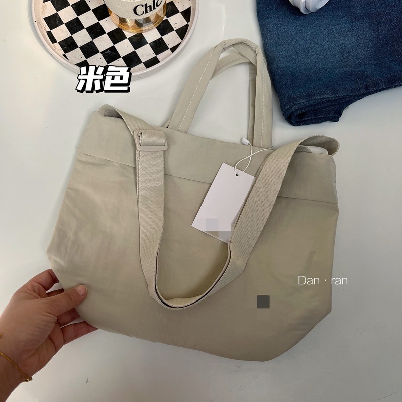 L家同モデルの四色の小さい方のカバンはファッション的なナイロンの斜めのショルダーバッグの女性のハンドバッグに合わせてカジュアルで軽いです。|undefined