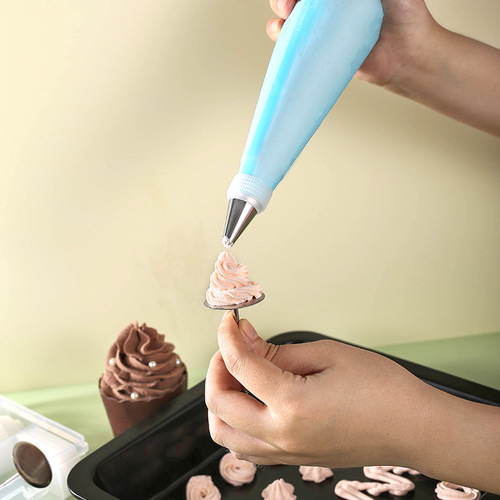 24 small 7 large decorating nozzle set + decorating nails + decorating bag, cream nozzle, cake decorating tools