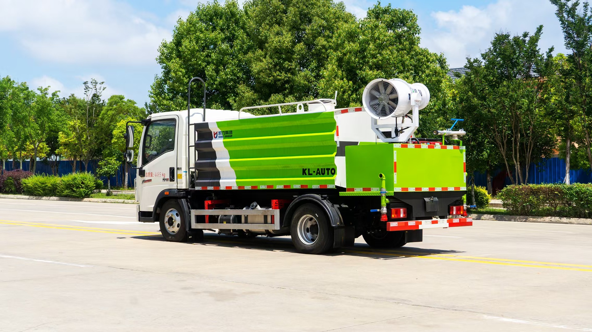 Popular Model: Sinotruk Howo 7-Cubic-Meter Blue License Plate Fog Cannon Sprinkler Truck, C-Class Driver's License Required, 7-Cubic-Meter Urban Use, Direct from Manufacturer, Multi-Functional