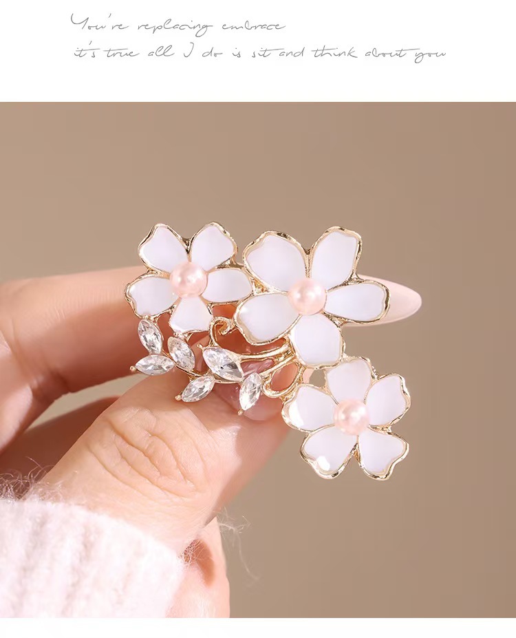 White lisianthus flower brooch