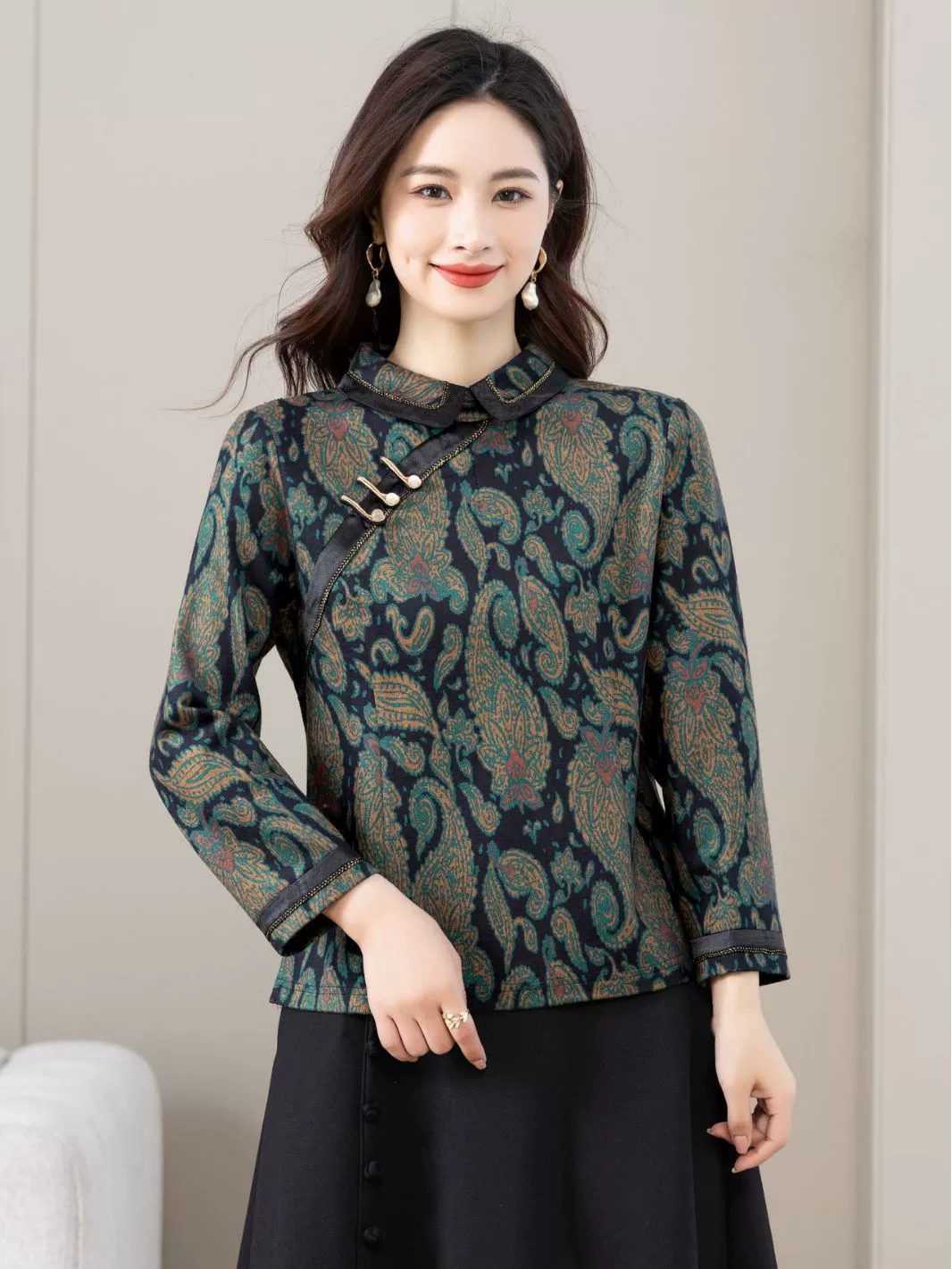 Short retro cheongsam, high collar, Chinese style