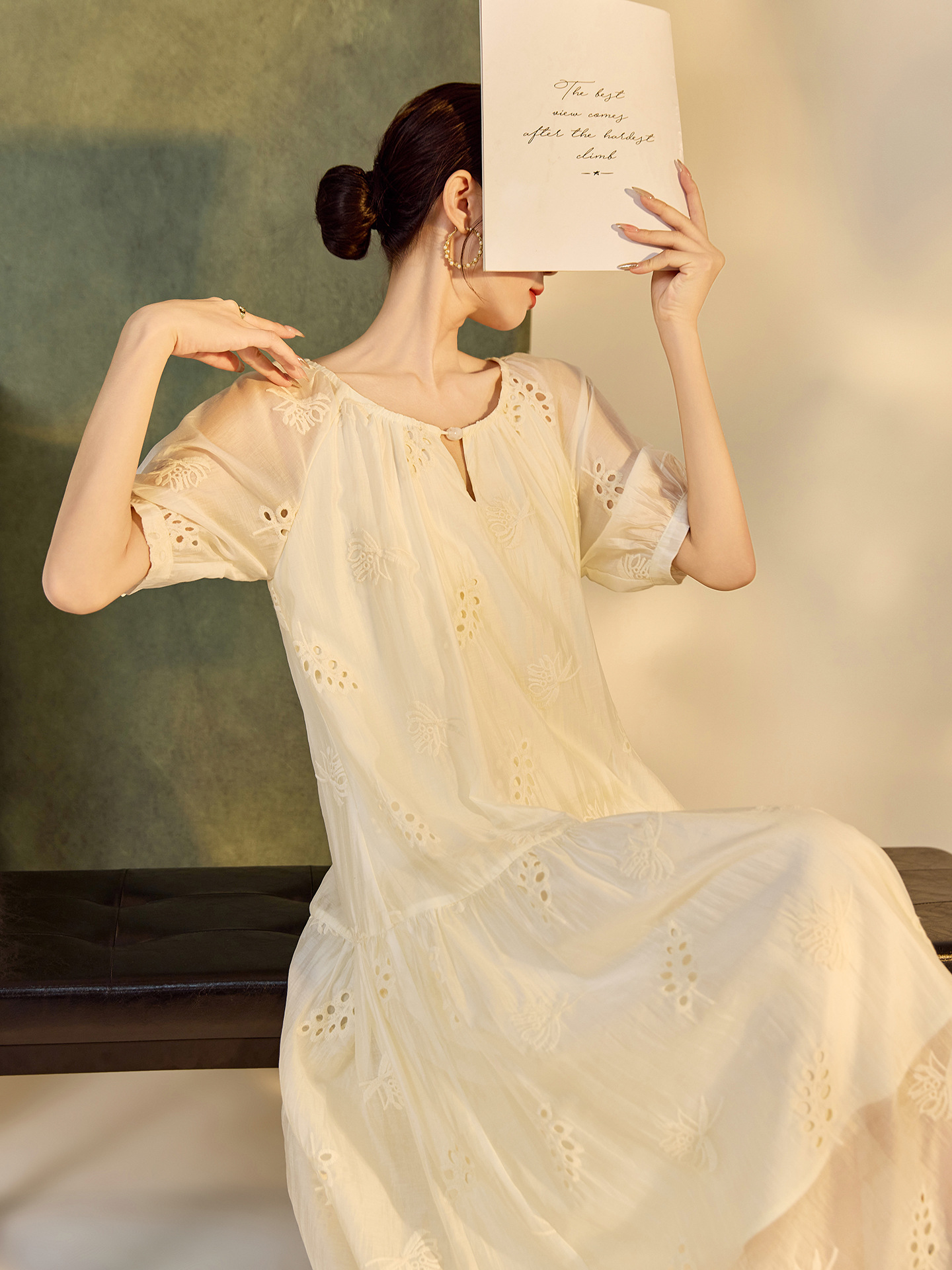 Váy suông midi Tencel phong cách Trung Quốc mới tay ngắn cổ tròn — Màu trắng be