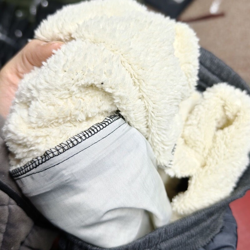 Manufacturer's cotton pants, warm and comfortable for both men and women, featuring a lamb wool lining, casual style, windproof design, fleece-lined for extra warmth, and a high waist Manufacturer's cotton pants, warm and comfortable for both men and women, featuring a lamb wool lining, casual style, windproof design, fleece-lined for extra warmth, and a high waist
