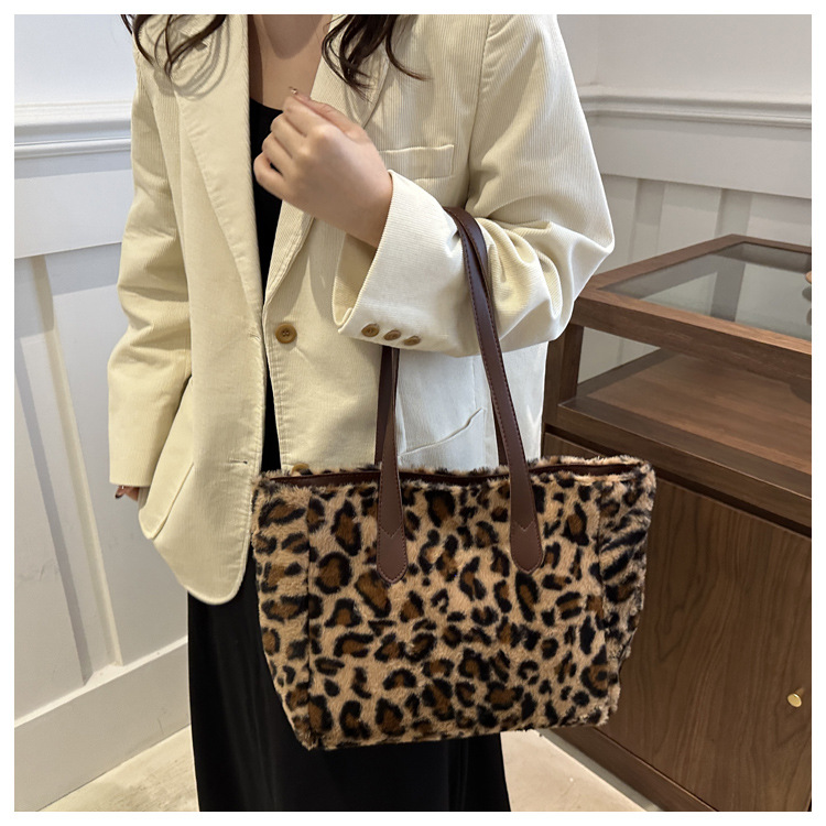 Cross-border quality plush bag, women's leopard print large-capacity tote bag, new lightweight Korean-style fashionable commuting single-shoulder bag undefined