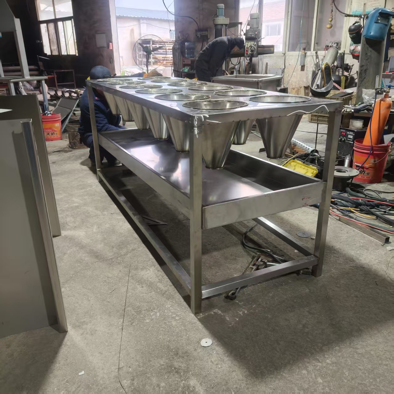 沥血斗尺寸多 宰鸡鸭鹅放血神器脖套去毛屠宰防割手沥血锥