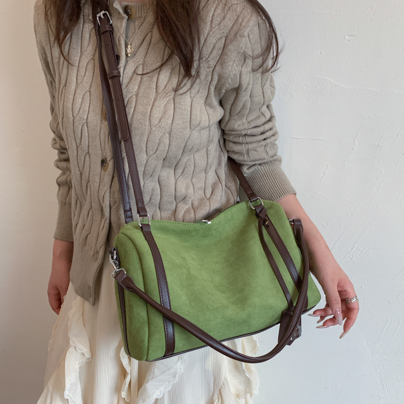 Bolsa de almohada portátil retro esmerilada de gran capacidad para mujeres 2025 nuevo invierno versátil bolso de hombro bolso de viaje