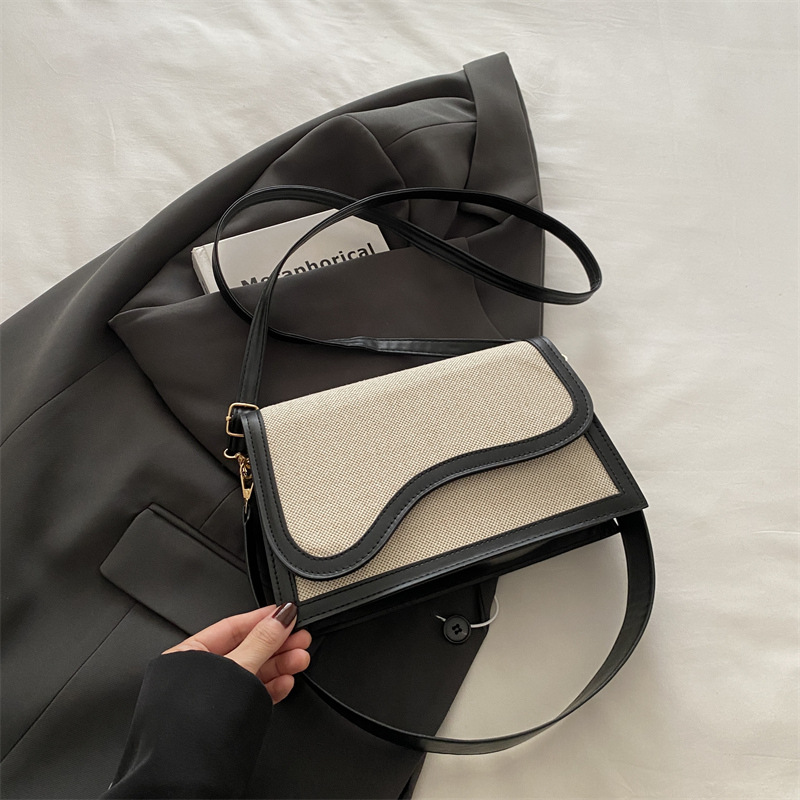 Bolsos populares de este año para mujer 2024 nuevo bolso de mensajero de un solo hombro con costuras de color en contraste de moda bolso cuadrado pequeño portátil