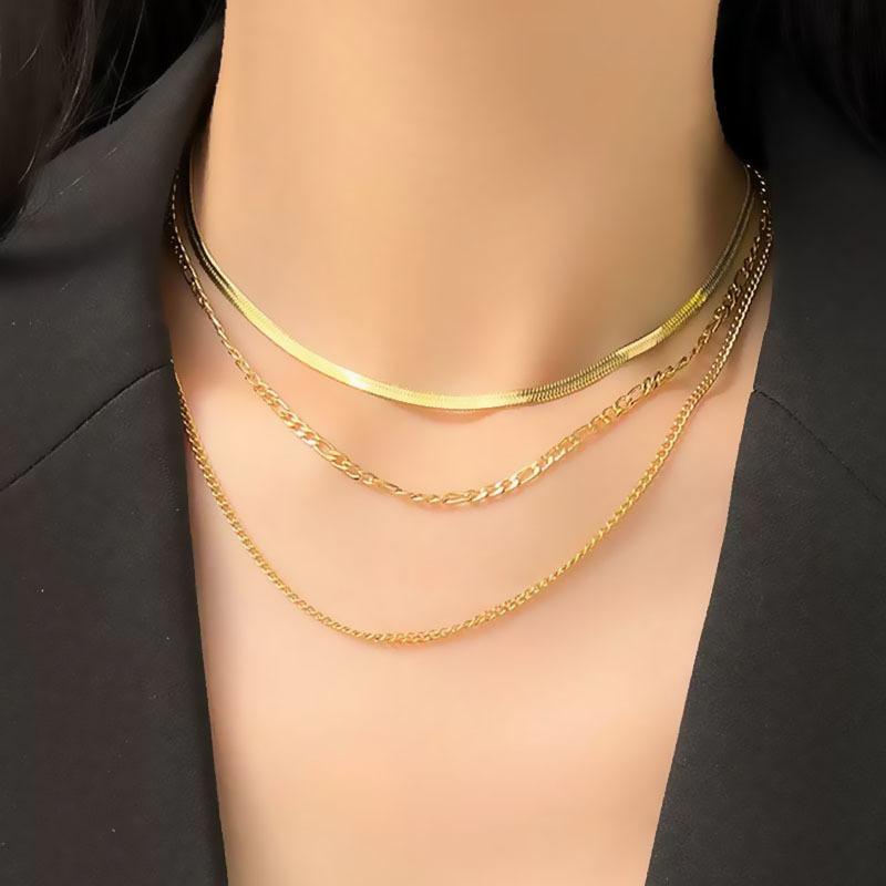 Minimalist Layered Necklace In Gold With Delicate Chains For Women_voghion.com