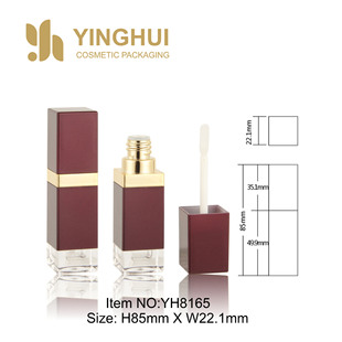 Square Lip Gloss Tube, Injection Molded Red, Transparent Bottom of Bottle, Standard Brush Head, Cosmetic Packaging Material