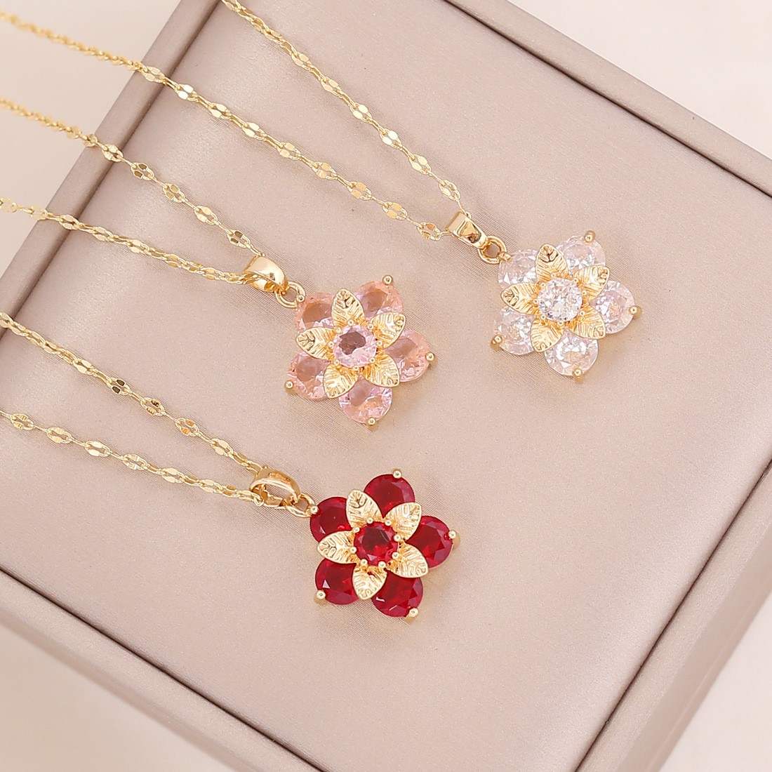 Metal Material Fashion Flower Metal Wholesale Pendant Necklaces