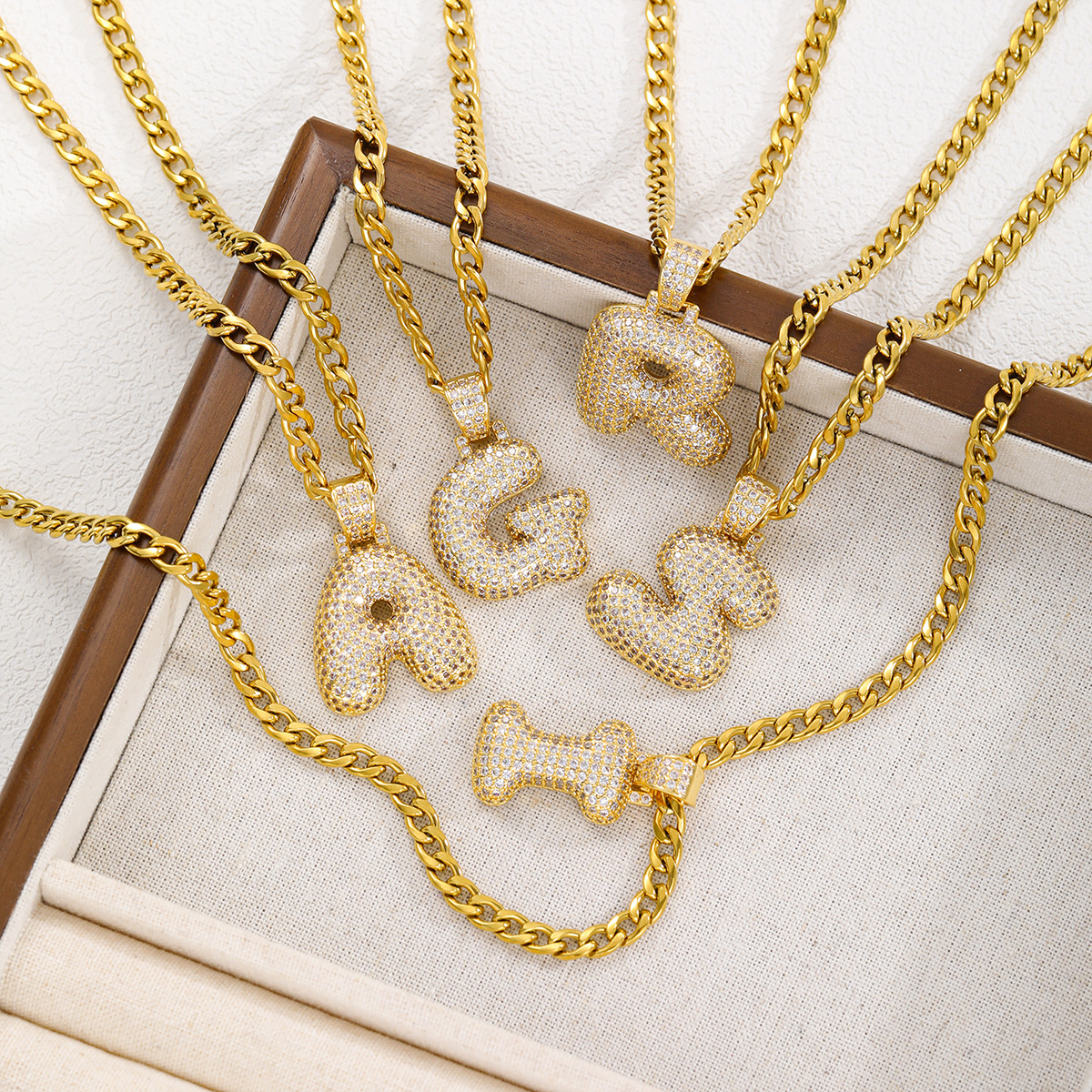 Amazon nuevas letras de circón con incrustaciones de cobre tendencia creativa gordito 26 letras en inglés collar colgante hip-hop