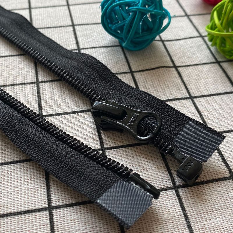 Ykk5号ナイロンシングルヘッド開口ファスナーセルフロックファスナー黒色多サイズスポットコートファスナー卸売り|undefined