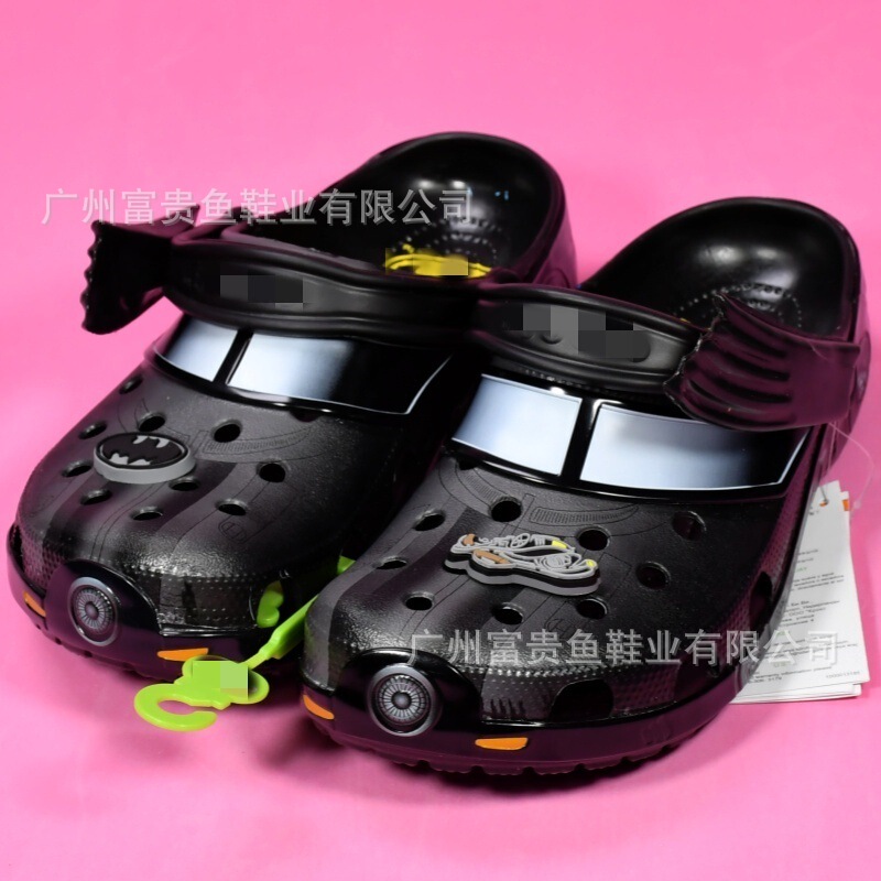 Summer New Batman Co-Branded Winged Clogs Sandals and Slippers Baotou Beach Shoes 210219