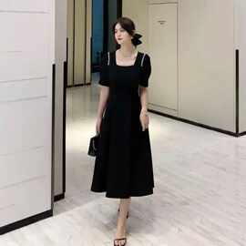 黑色连衣裙女夏季2022年新款流行修身显瘦遮肚子大码赫本风小黑裙