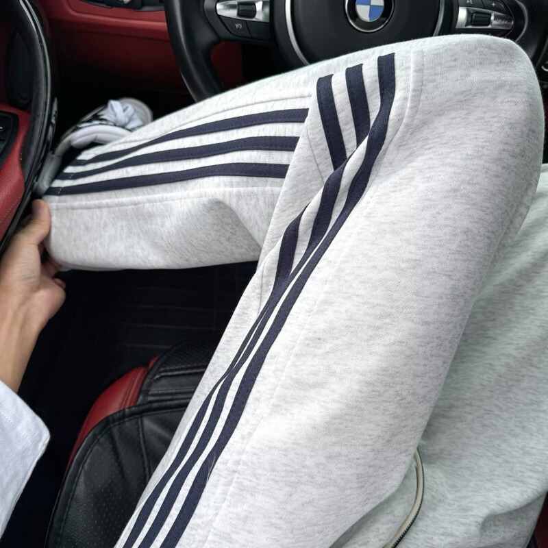 American-Style Three-Stripe Sports Casual Pants for Men, Spring and Autumn High Street Style, Heavy Fleece Straight-Leg Sweatpants for Teenagers American-Style Three-Stripe Sports Casual Pants for Men, Spring and Autumn High Street Style, Heavy Fleece Straight-Leg Sweatpants for Teenagers