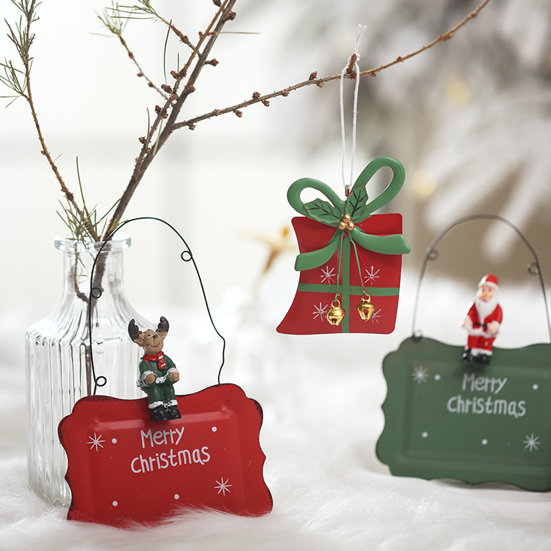 Nuevos productos transfronterizos mini hierro forjado Feliz Navidad etiquetas decoraciones de Navidad puertas colgando árboles colgando props