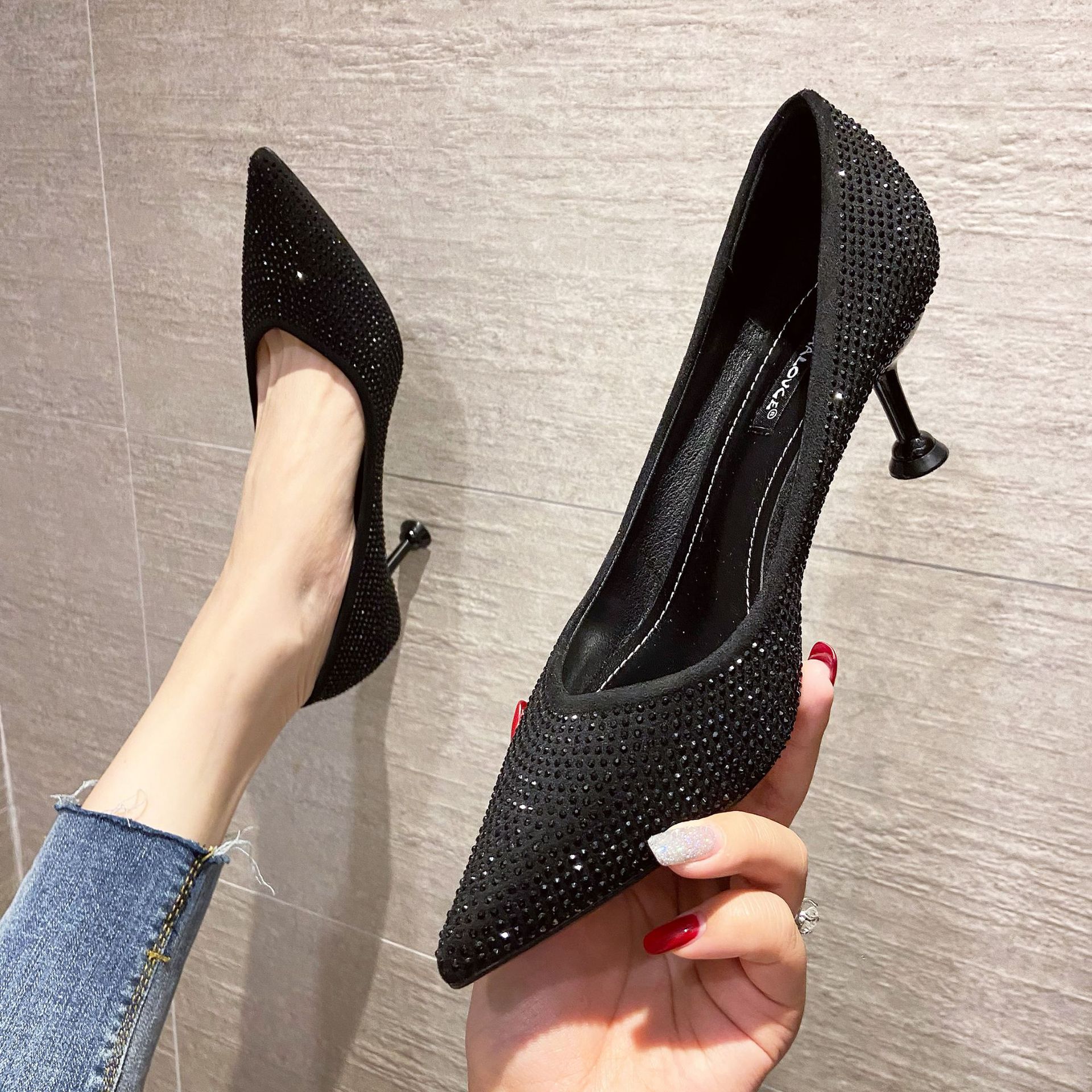 6311-11 new 2022 Korean version pointed black rhinestone daily slim heeled women's shoes shallow high heels_voghion.com