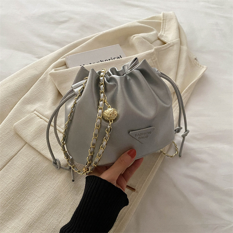 Qadın üçün kiçik bucket çanta, bağlamalı crossbody model