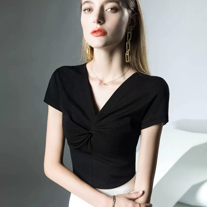 Футболка с короткими рукавами и V-образным вырезом в европейском стиле, черная футболка с короткими рукавами и V-образным вырезом, базовая рубашка, тонкая ниша, элегантная летняя одежда в корейском стиле