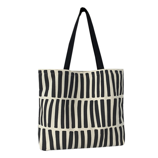 Design capacious one-shoulder bag