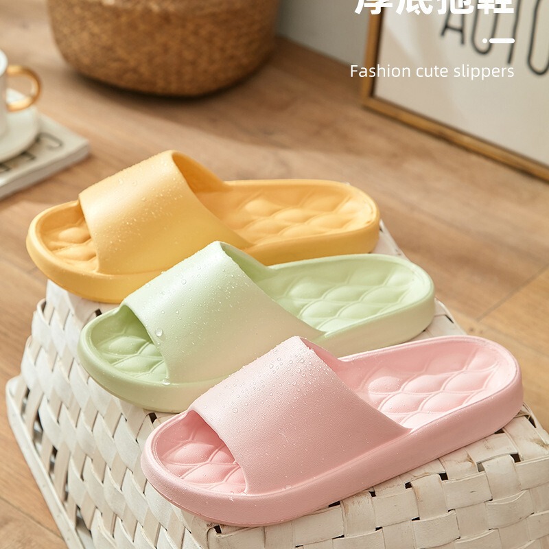 冷たいスリッパの女性の夏の家の室内の風呂は滑り止めのカップルの外で糞を踏む感じの家庭用スリッパの男性の卸売りを着ます。|undefined