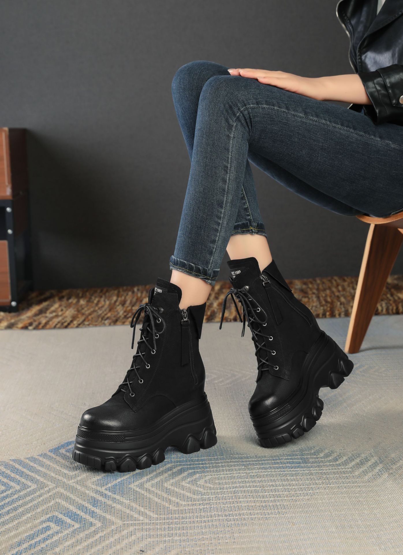 Boot nữ cổ thấp dây buộc phong cách Anh quốc cổ điển, gót cao 12 cm — Đen nhung chi tiết 8