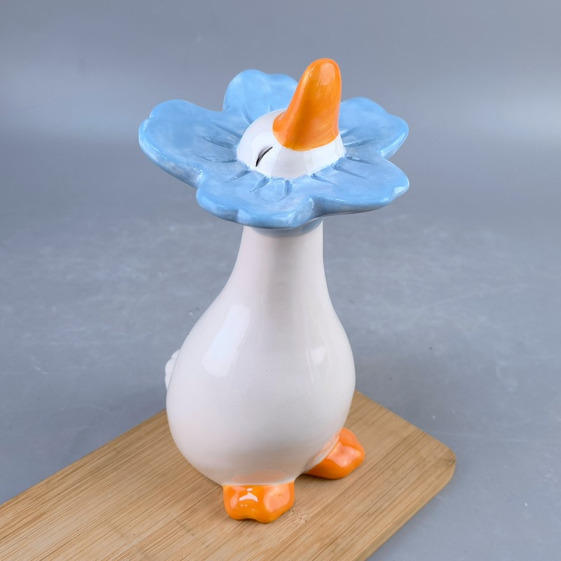 Artualidades de cerámica creativas de pato lindo nuevo estilo chino decoración de tres piezas para el hogar adornos de animales pato absorbente