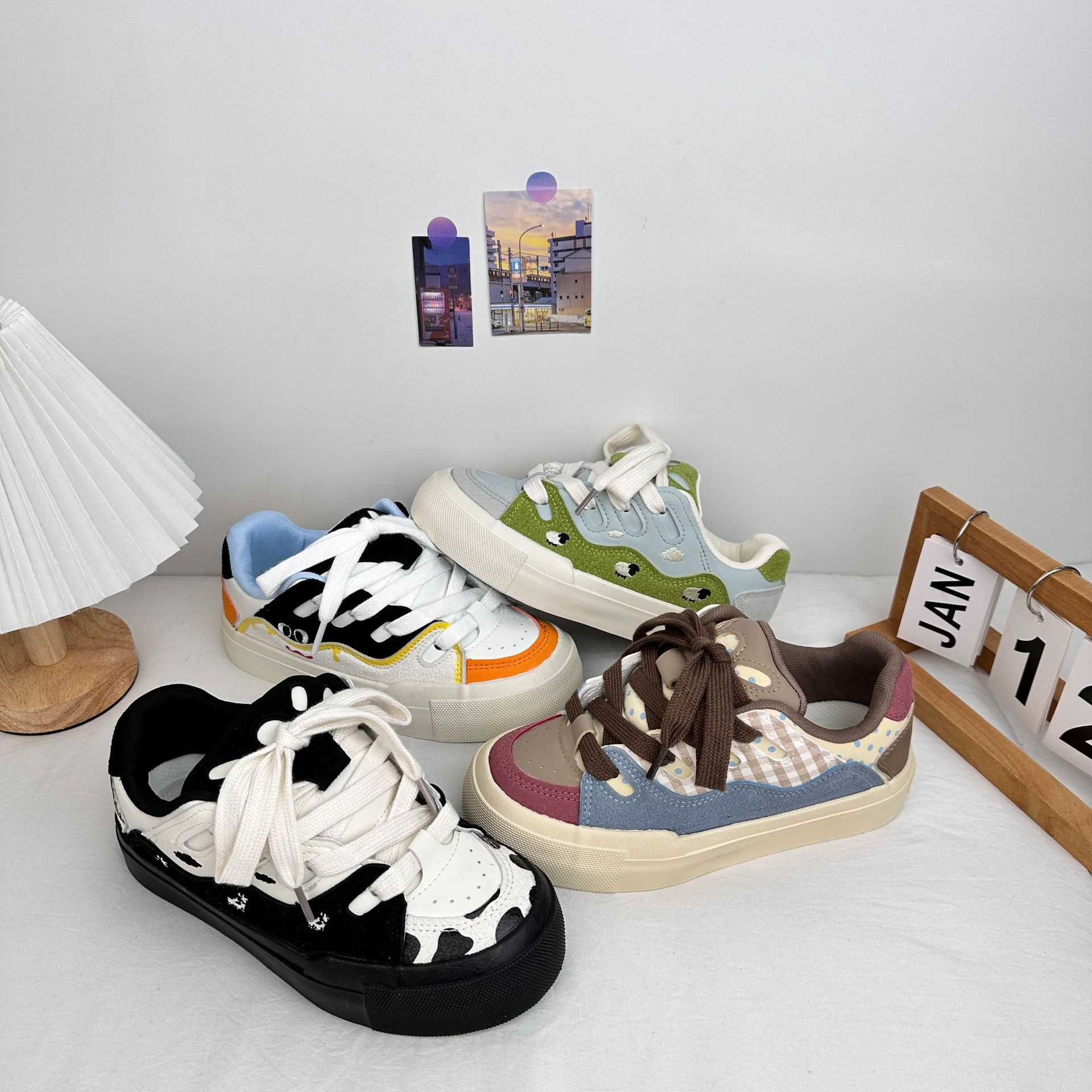 Far Wave 2025 Spring Student Low Colging Shoes Versión coreana de los zapatos de skate de tendencia de todo fósforo Zapatos de lona estilo Hong Kong cabello femenino