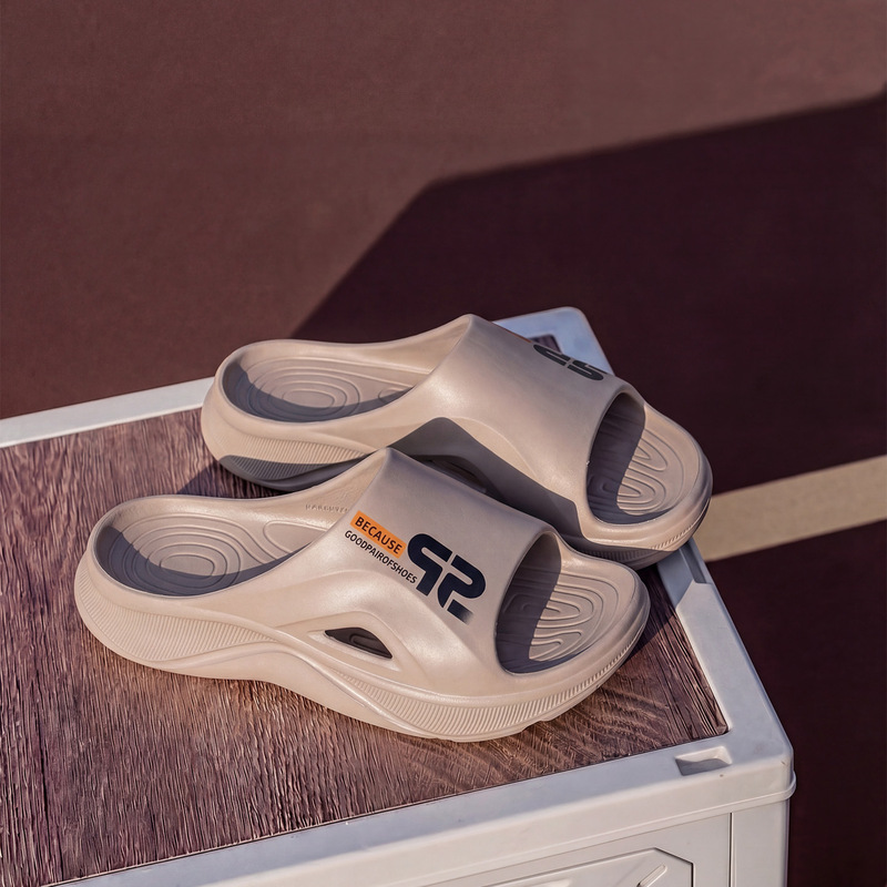Thick-Soled Slippers for Outdoor Wear, Men's Summer 2026 New Style Casual Wear-Resistant Non-Slip Beach Sandals for Men