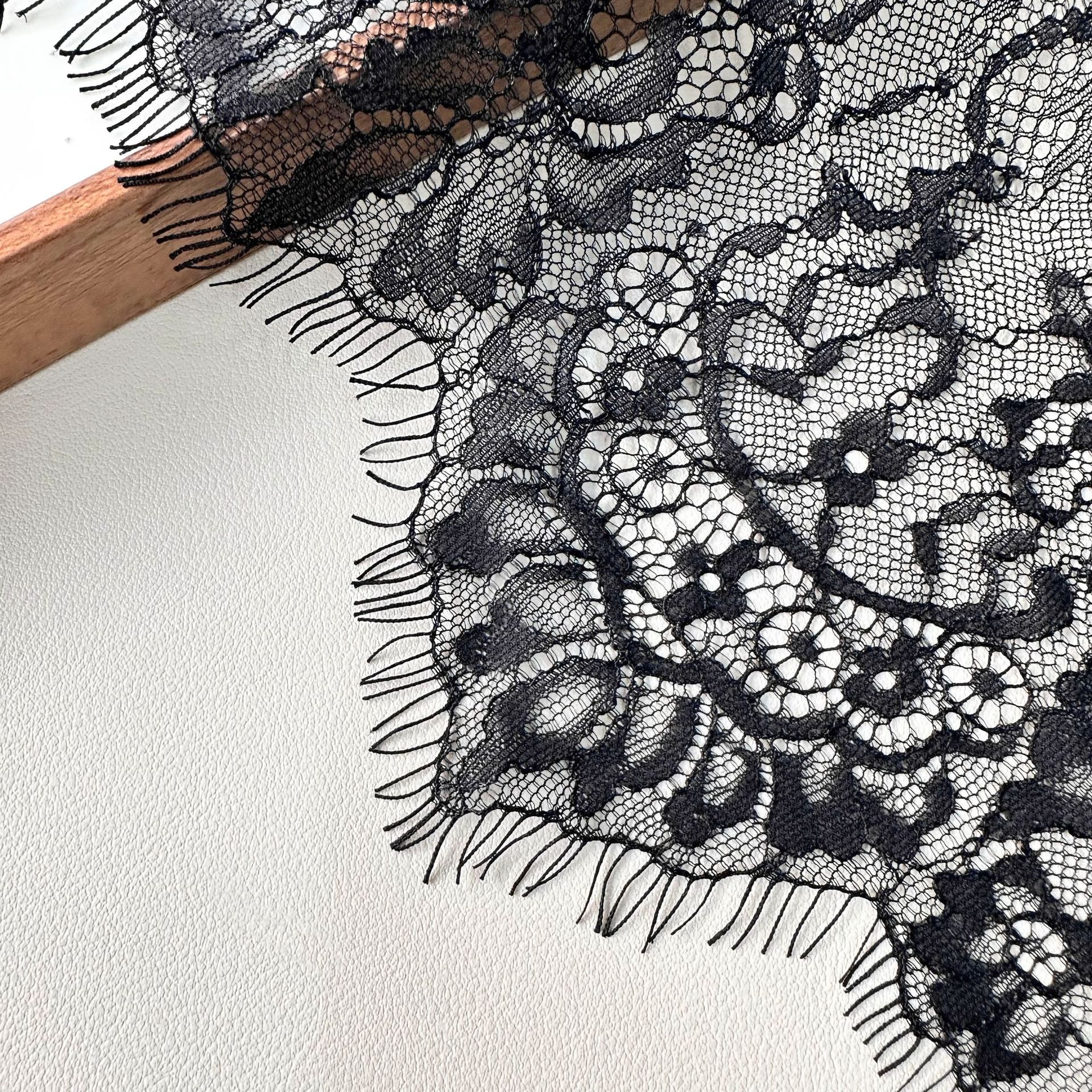 Encaje bordado floral negro tejido de encaje de 29cm tridimensional hueca ropa vestido de novia accesorios de bricolaje al por mayor