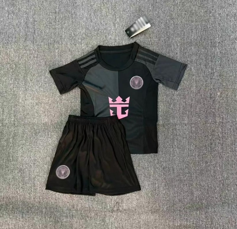 热门足球服阿森纳切尔西曼城AC利雅得皇马等热卖款儿童足球服套装|undefined