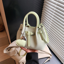 �nϵС���ٴ�ˮͰ����Ů�͹ŕr�и߼��Іμ����y���eͨ��б���