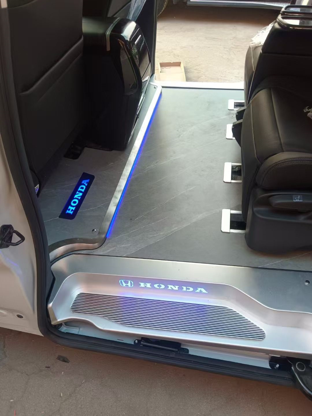 Honda Elysion Odyssey Aviation-Grade Aluminum Floor Mats Solid Aluminum Business Car Floor Mats Aviation-Grade Modification Without Installation Included