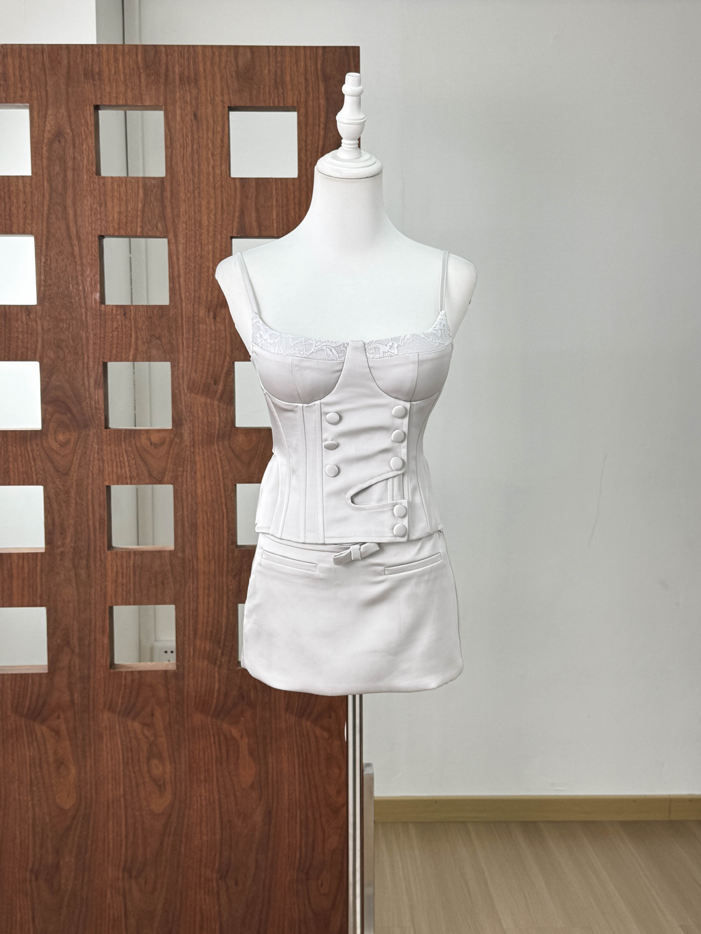 Top (grey)