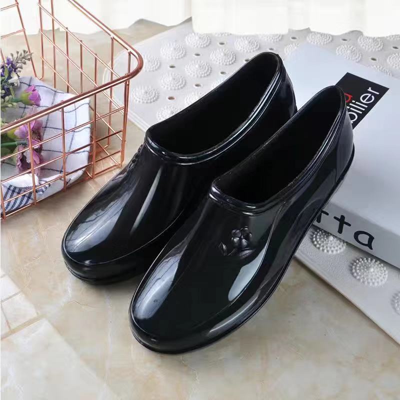 Zapatos de lluvia de cuatro estaciones para mujeres de tubo corto, zapatos de saliva poco profundos para mujeres, zapatos de goma de cocina para trabajar fuera, algodón resistente al desgaste, antideslizante