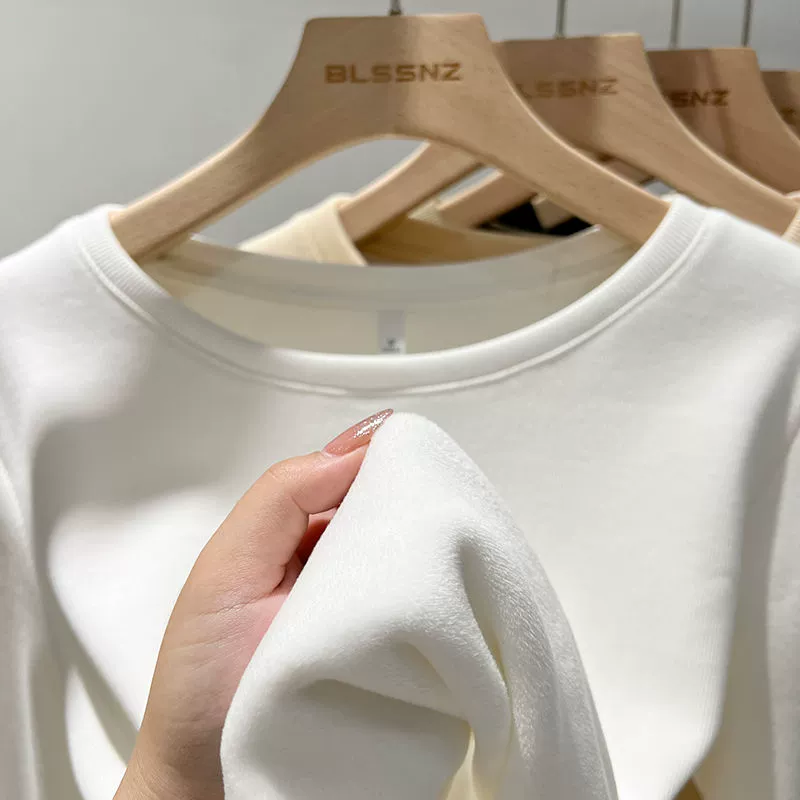 Тонкая футболка с длинными рукавами с низким вырезом