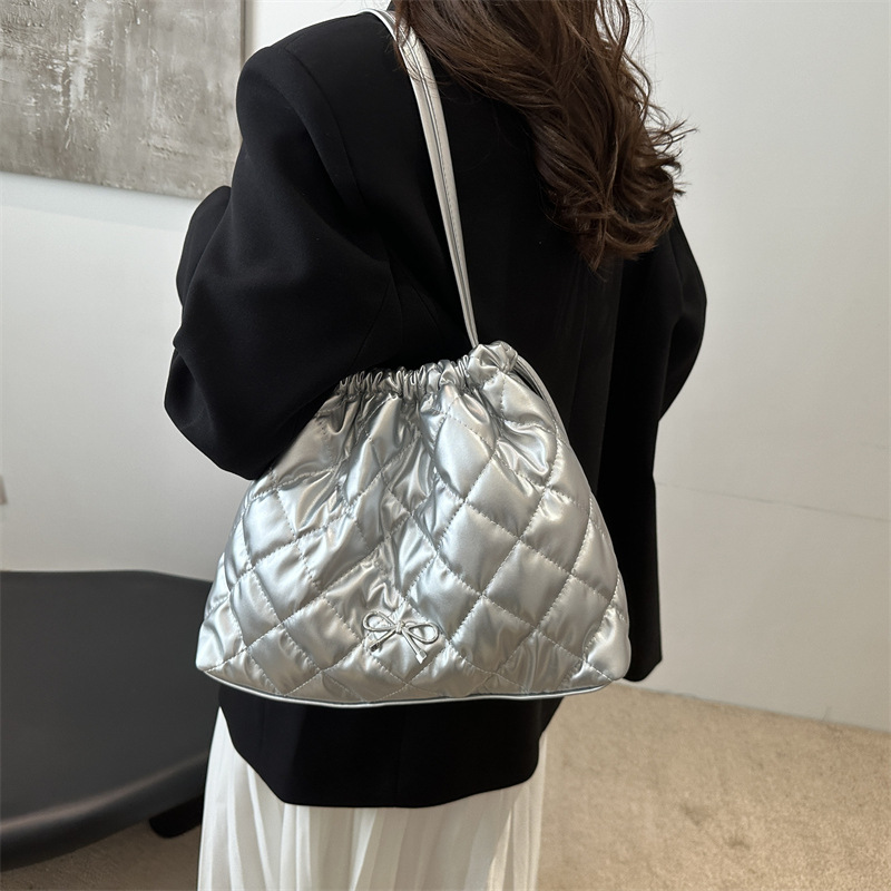 Bolsa de mano esponjosa acolchada moda Argyle mochila suave bolso acolchado adecuado para la escuela para trabajar comprar 2024 nuevo